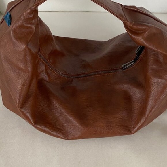 LARGE STYLE HOBO BAG. FAUX LEATHER. NWOT - Picture 3 of 9